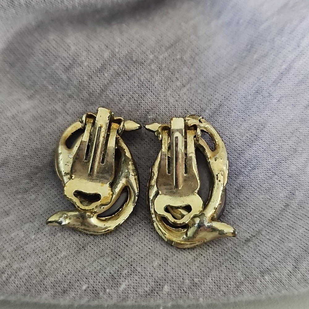 Vintage Lilac Cabochon Gold-Tone Clip Earrings - Picture 3 of 3